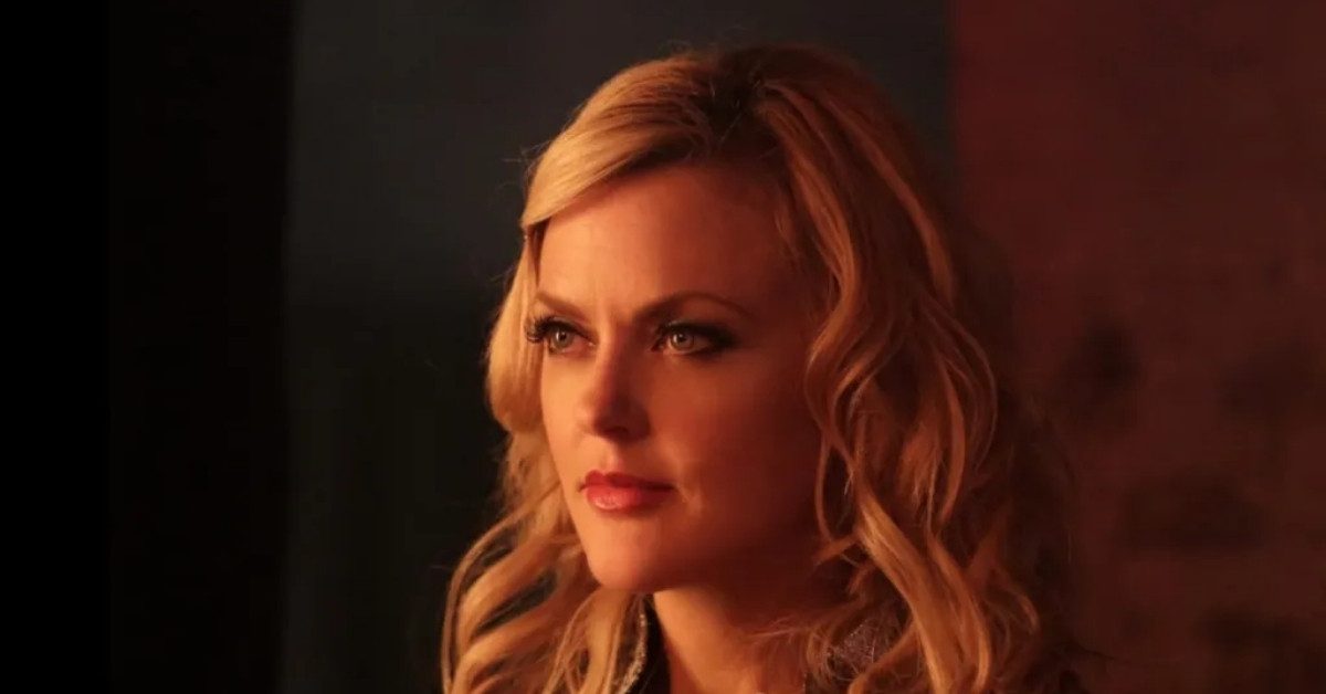 elaine hendrix net worth